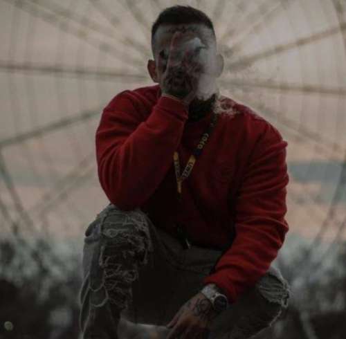 اهنگ توی خونه جای خاک نشسته غم مثل برف سرد و سفته مثل یخ