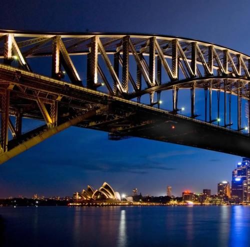 اهنگ مثل من کی درداتو میدونه تا نفس داره باتو میمونه تاابد همین حرفا یادمونه