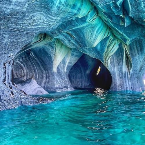 مثل آهنرباست انگار اون چشات گیرایی داره با صدای مرد