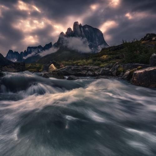  هم پدرتم هم رفیقت نمیزارم رو چشمات غم بشینه