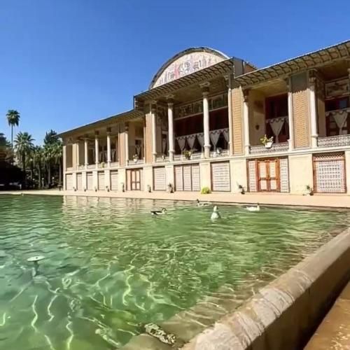 به یادش باده مینوشم که با دردش هم آغوشم