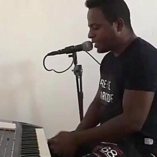 علی نادری واسه فراموش کردنش هر شب دارم مست میکنم