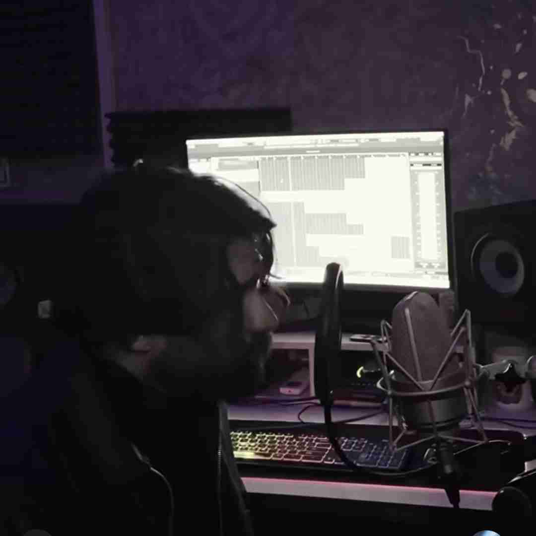 دانلود اهنگ حمیدرضا بابایی به نام آلوده ایم آلوده به غم تک تک میمیریم