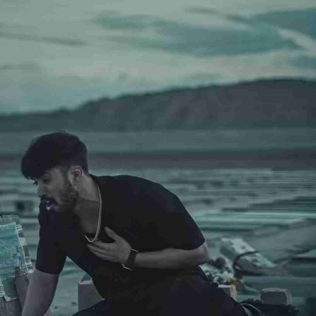 دانلود اهنگ علی رستمیان به نام داغ دلم هی میشه تازه وقتی جنازه میره