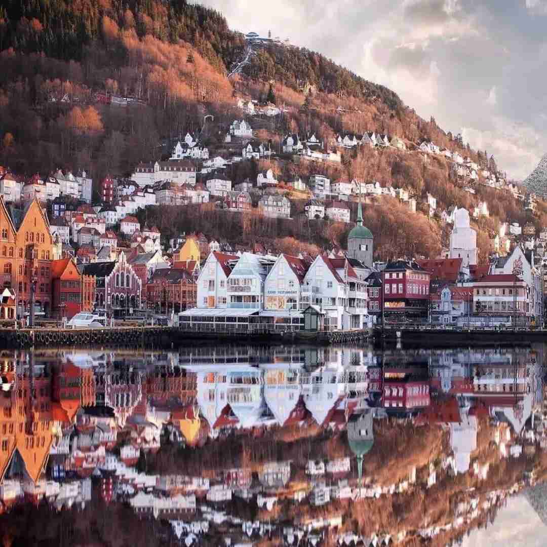 دانلود آهنگ نمیشناسیم همو به چهره اما بینمون یه مهره