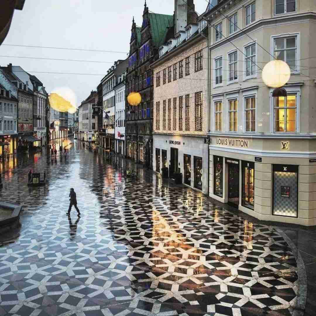 دانلود آهنگ ترکی بهش بگین اون آسمون و خورشید منه