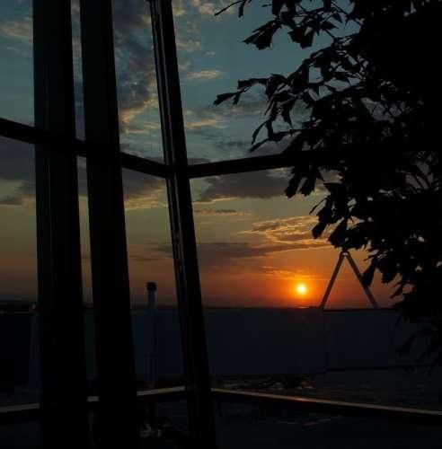 دانلود اهنگ میدونم دلت مثه من پره بذار دستامو بپیچم دورت